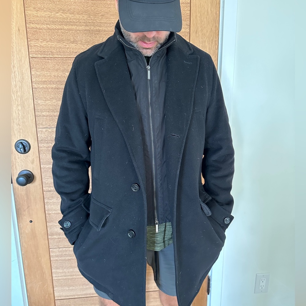 Hugo Boss Black Wool Cashmere Blend Coat with quilted lining for extra warmth.